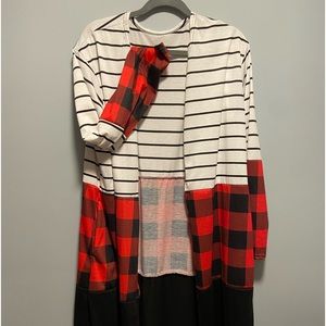 Super cute light weight cardigan. 2XL and 3XL